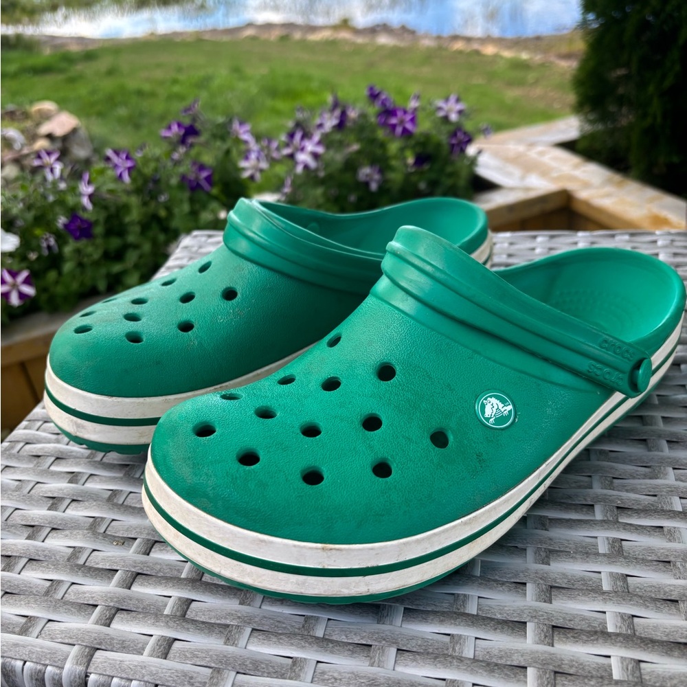 CROCS Classic Green Clogs with White Accent - women’s size 10 / men’s size 8